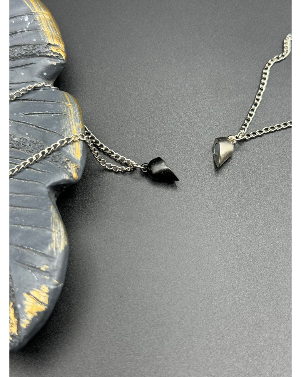 SİYAH-GÜMÜŞ RENK MIKNATISLI KALP MODEL ÇİFT SEVGİLİ BİLEKLİĞİ