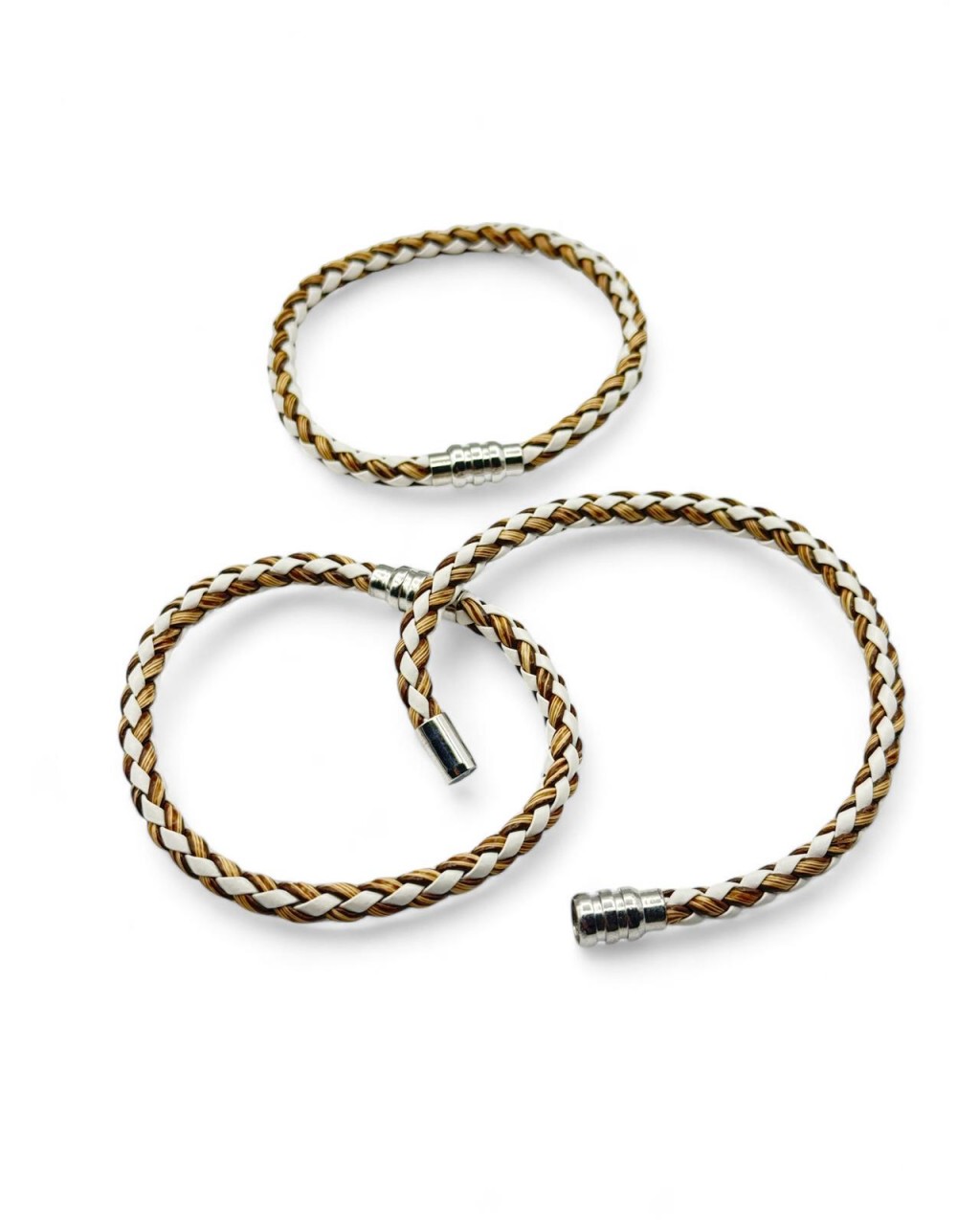 MIKNATISLI ÖRGÜ MODEL SÜTLÜKAHVE-BEYAZ DERİ BİLEKLİK