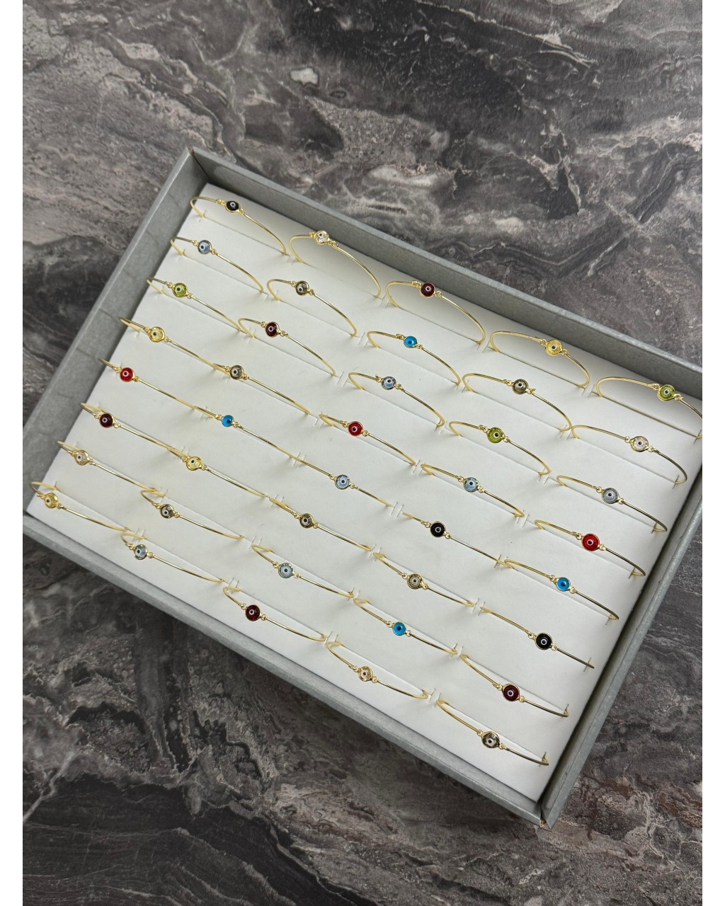 60 LI KUTU KARIŞIK RENK MİNİ NAZARLI GOLD KELEPÇE BİLEKLİK