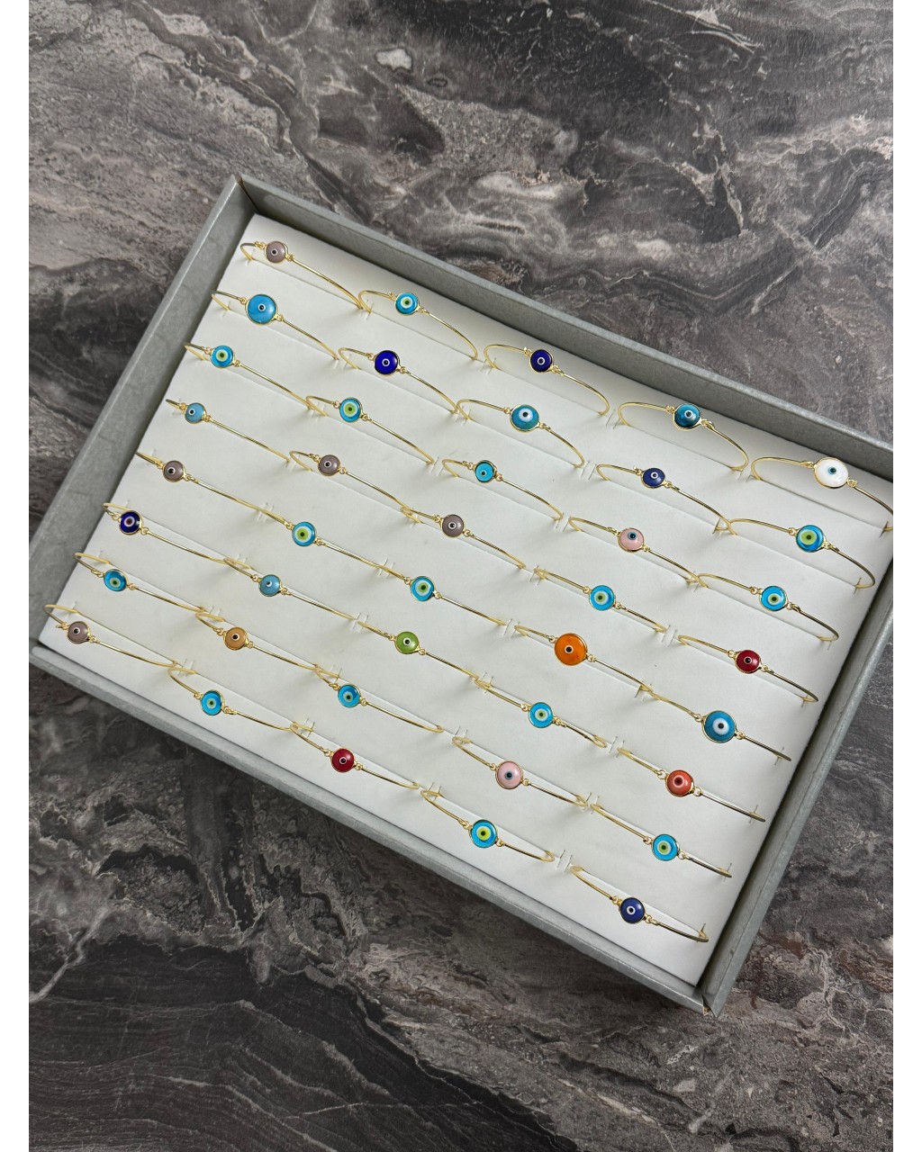 60 LI KUTU KARIŞIK RENK BÜYÜK NAZARLI GOLD KELEPÇE BİLEKLİK