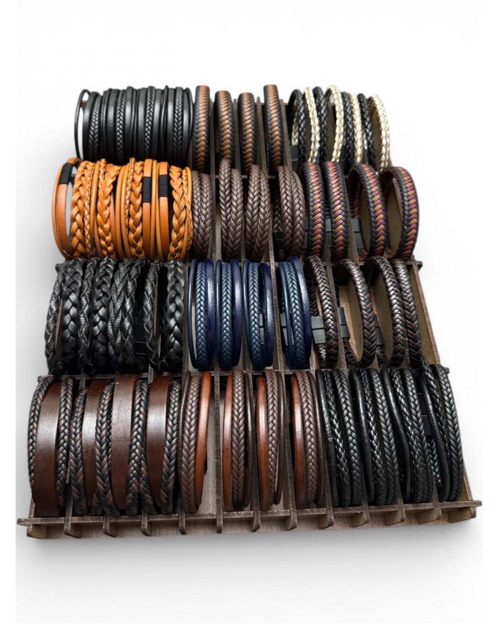 48 ADET KARIŞIK MODEL DERİ BİLEKLİK KUTULU