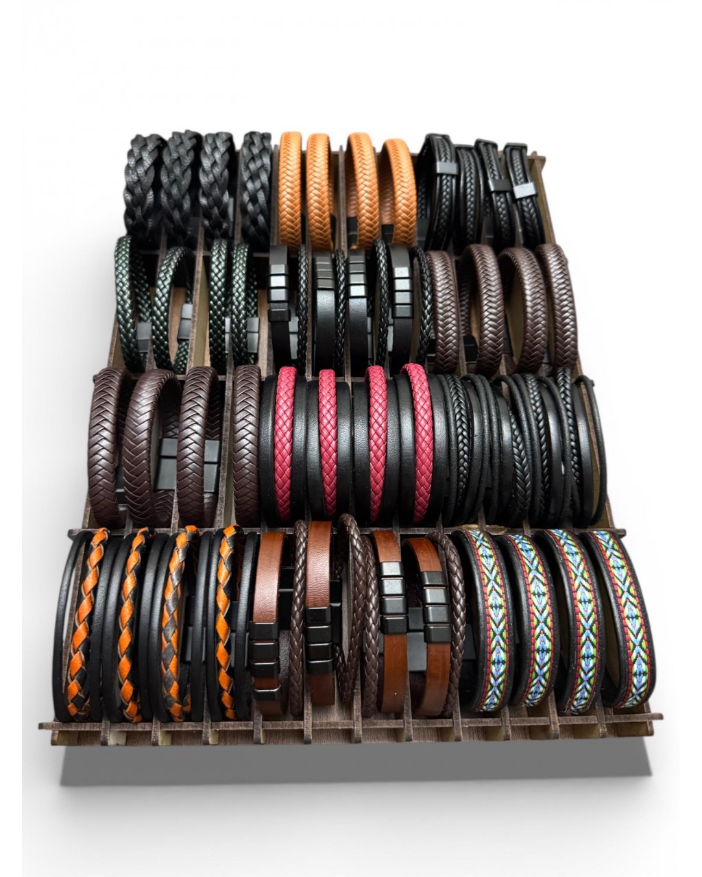 48 ADET KARIŞIK MODEL DERİ BİLEKLİK KUTULU