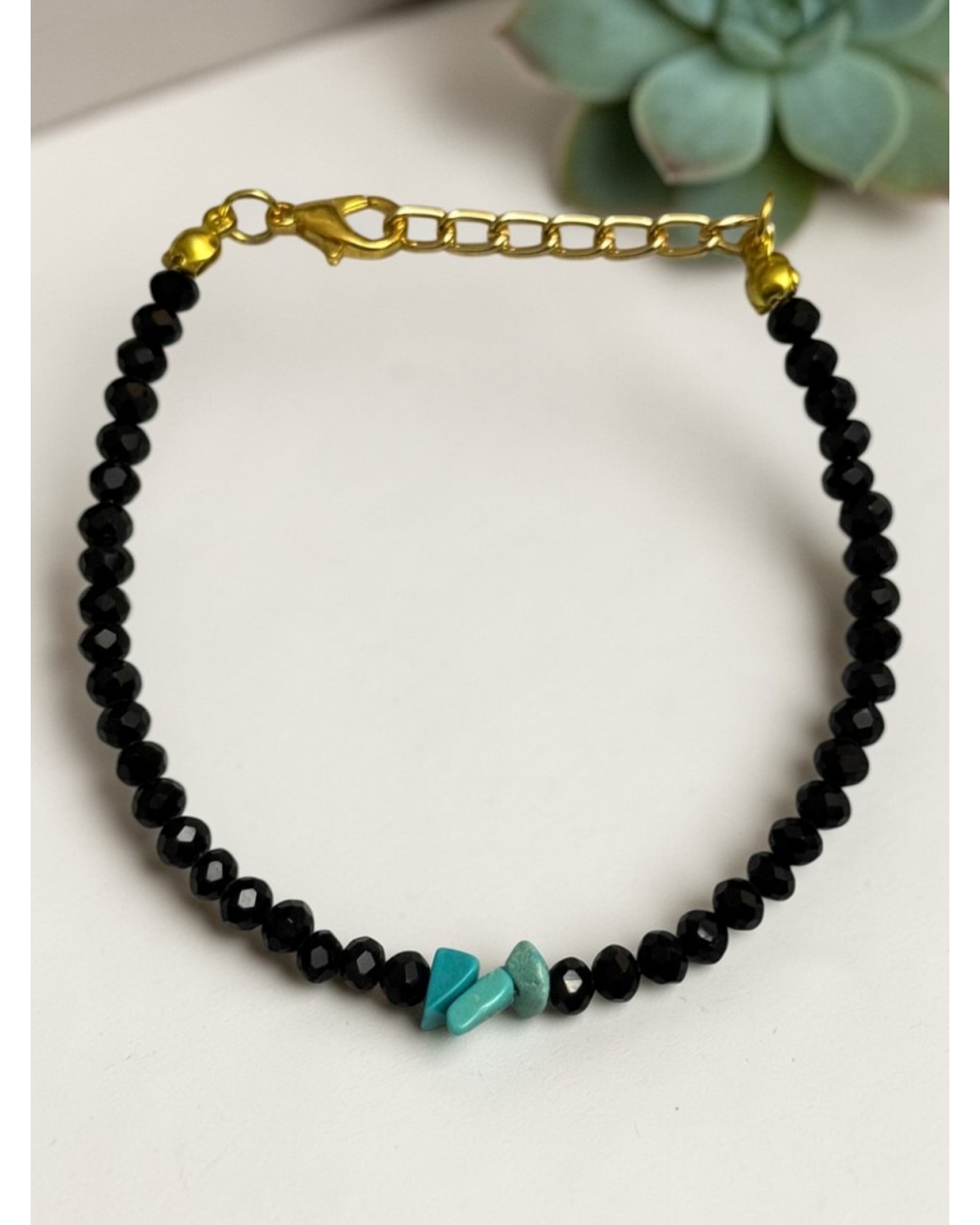 SİYAH KRİSTAL BONCUK ORTASI TUKUAZ TAŞI BİLEKLİK