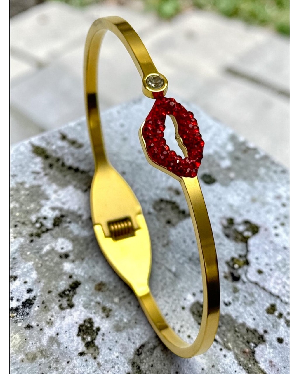 GOLD RENK DUDAK MODEL ÇELİK KELEPÇE BİLEKLİK