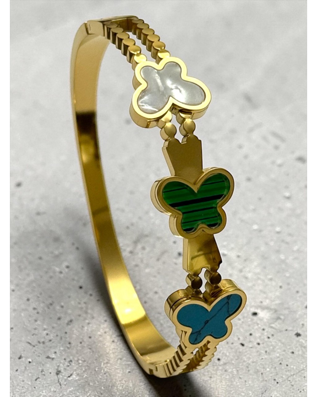 GOLD RENK ÜÇLÜ KELEBEK MODEL ÇELİK KELEPÇE BİLEKLİK