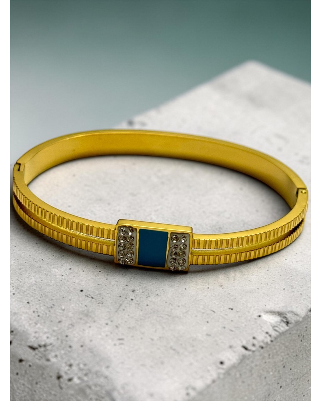 TIRTIKLI MODEL TAŞLI ÇELİK KELEPÇE BİLEKLİK