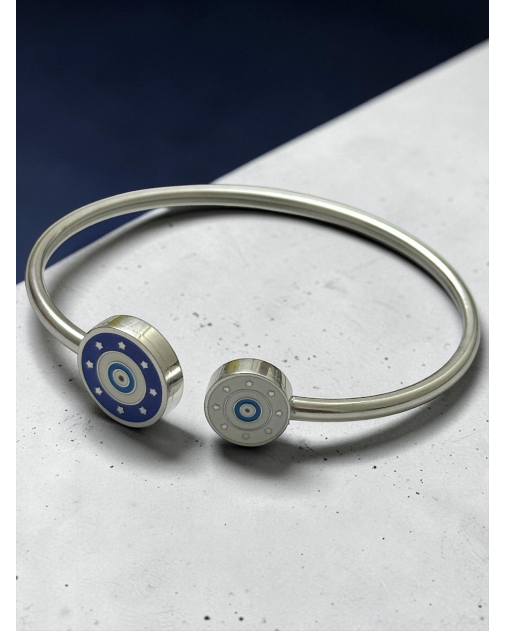 SİLVER RENK MAVİLİ BEYAZLI MODEL ÇELİK KELEPÇE BİLEKLİK