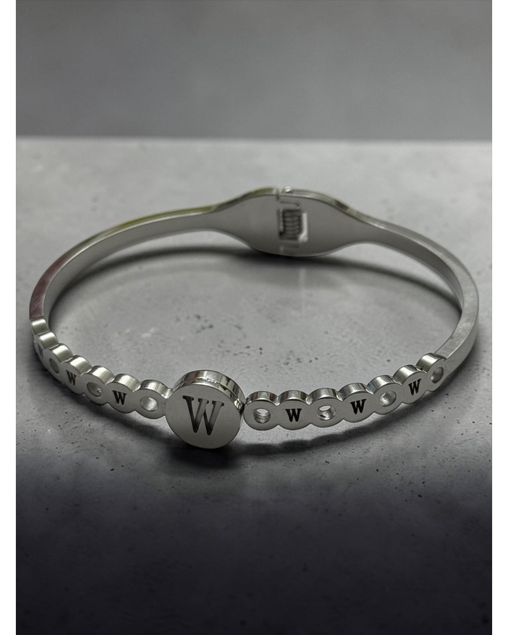 SİLVER RENK W HARF ÇELİK KELEPÇE BİLEKLİK