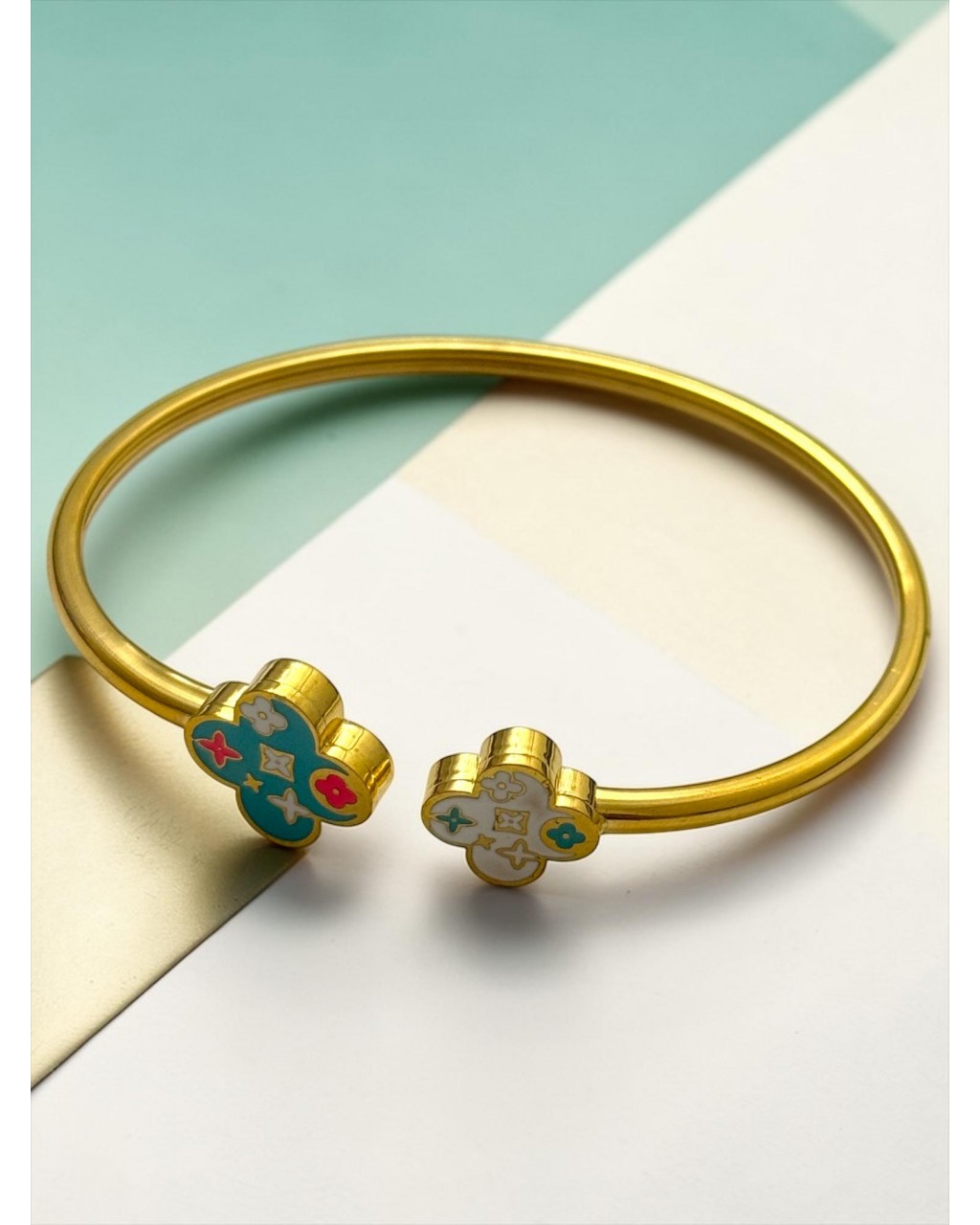 GOLD RENK MAVİ BEYAZ ÇİÇEK MODEL ÇELİK KELEPÇE BİLEKLİK