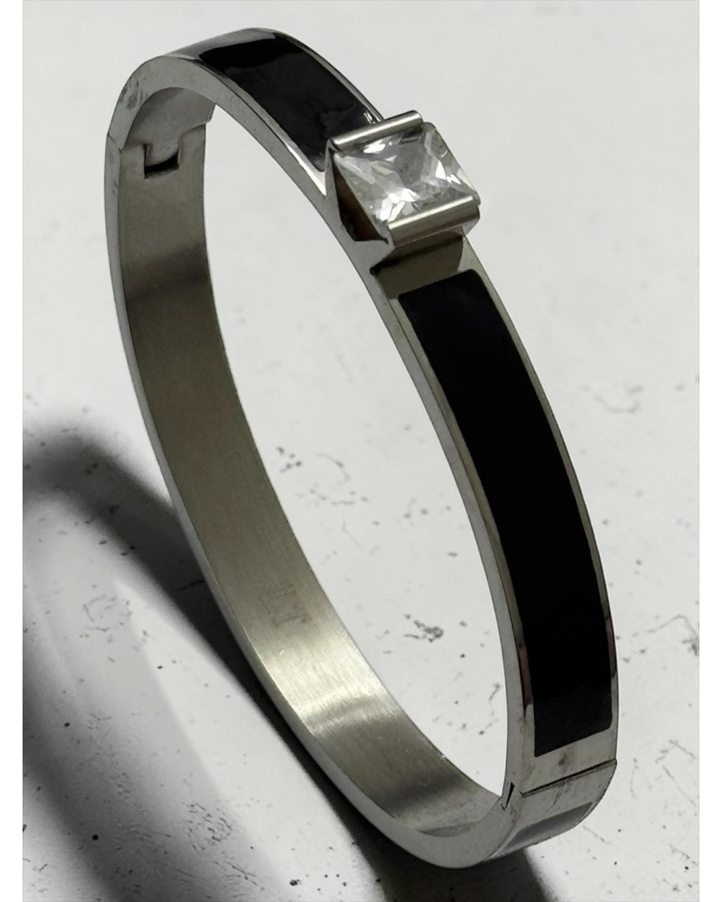 SİLVER RENK SİYAH GEÇİŞLİ TEK TAŞ MODEL ÇELİK KELEPÇE BİLEKLİK