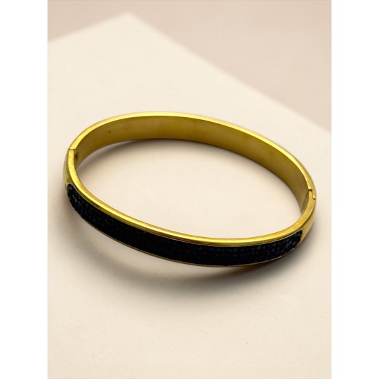 GOLD RENK SİYAH TAŞLI ÇELİK KELEPÇE BİLEKLİK