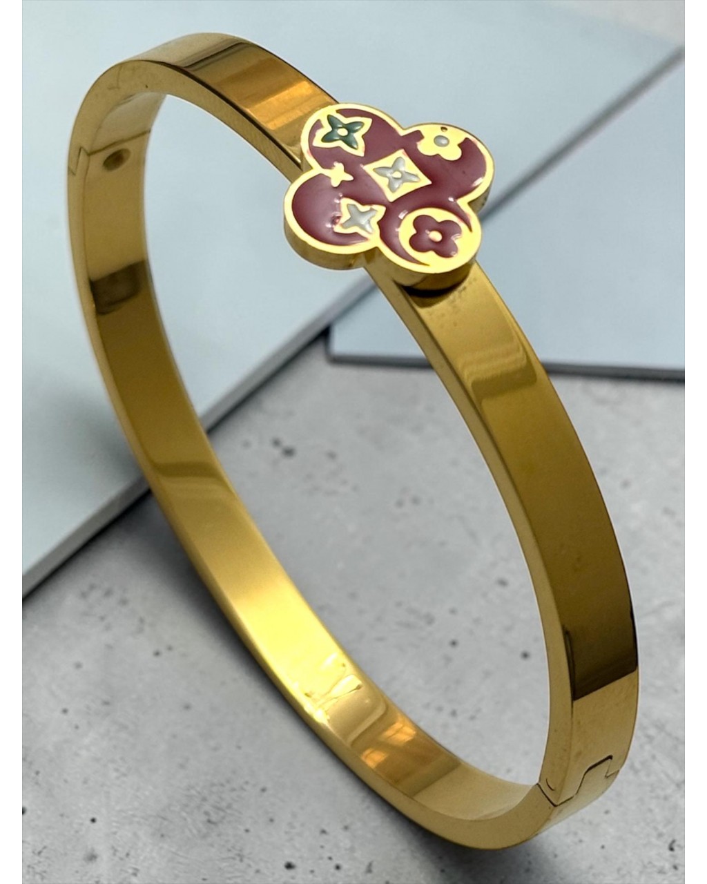 GOLD RENK KIRMIZI ÇİÇEK MODEL ÇELİK KELEPÇE BİLEKLİK