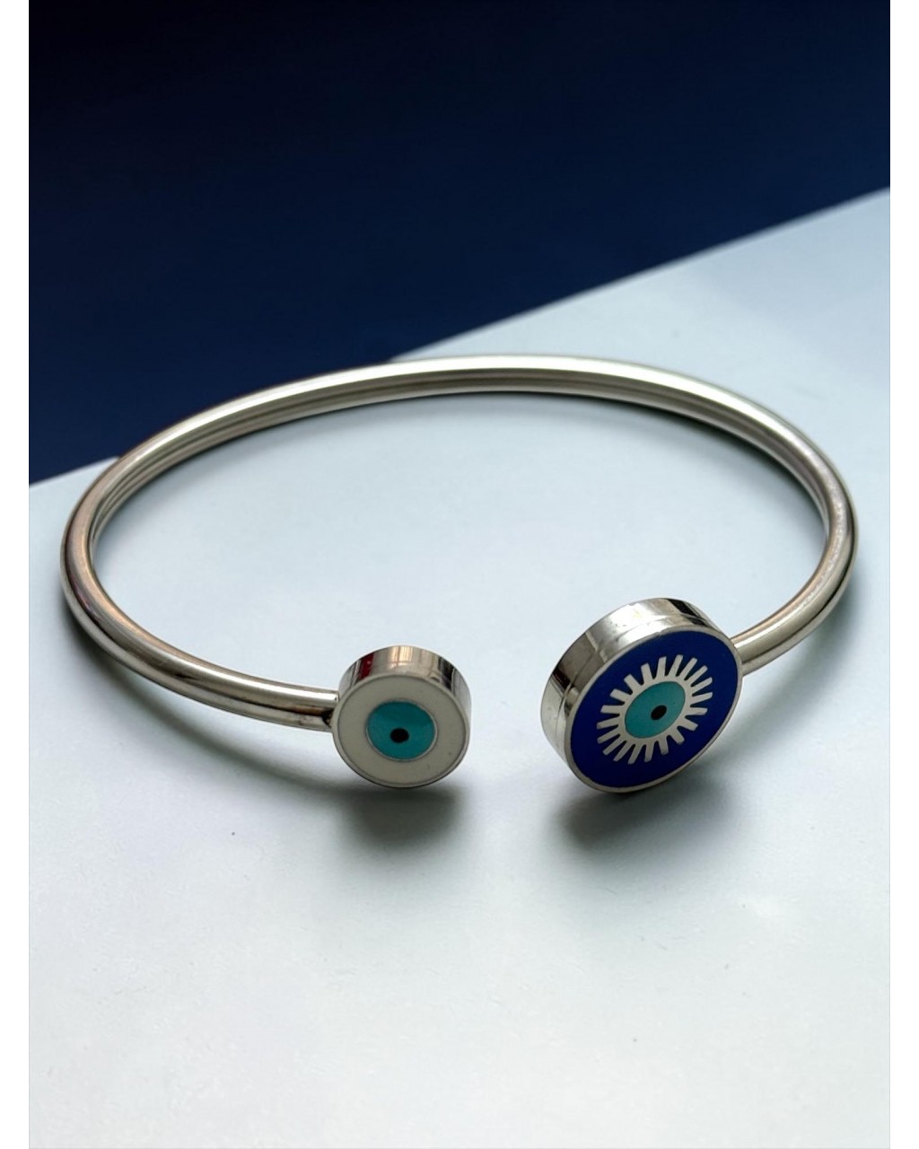 SİLVER RENK GEÇMELİ NAZAR MODEL ÇELİK KELEPÇE BİLEKLİK