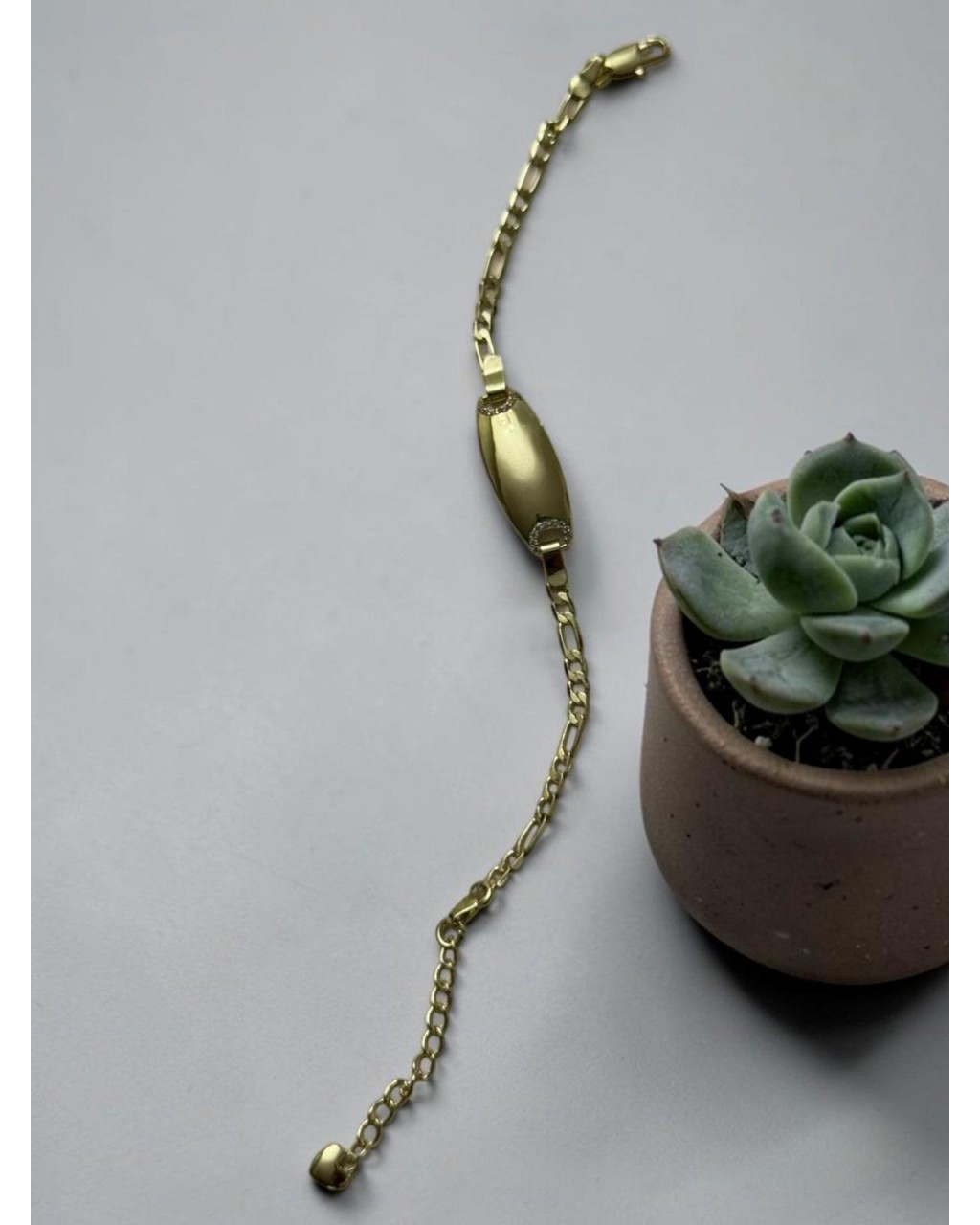 İSİM YAZILABİLİR GOLD RENK TAŞLI BOMBELİ MODEL 14K ALTIN KAPLAMA ÇOCUK KÜNYESİ