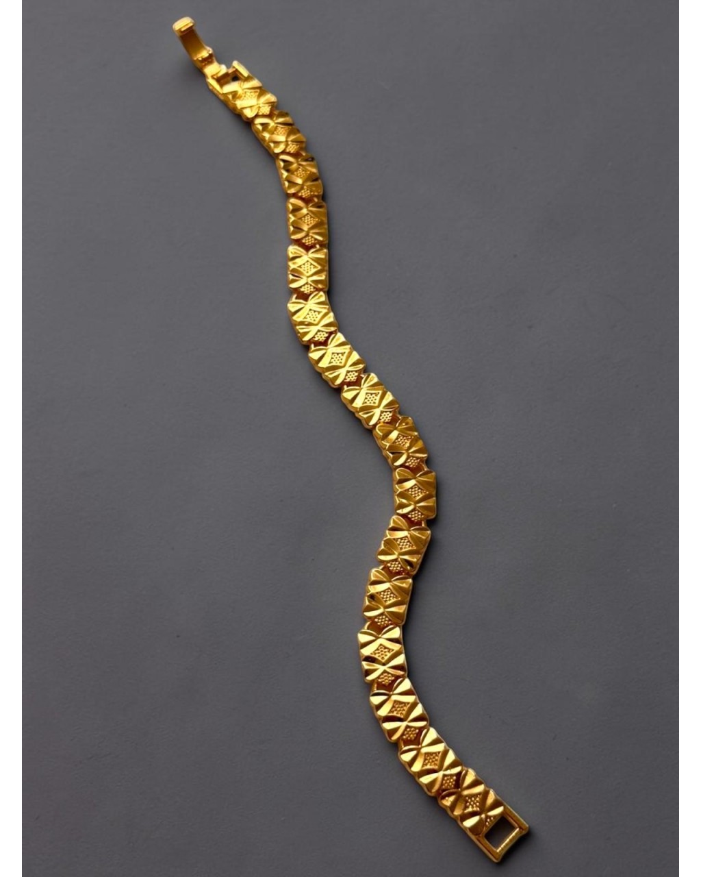 GOLD RENK FİYONK MODEL XUPING BİLEKLİK