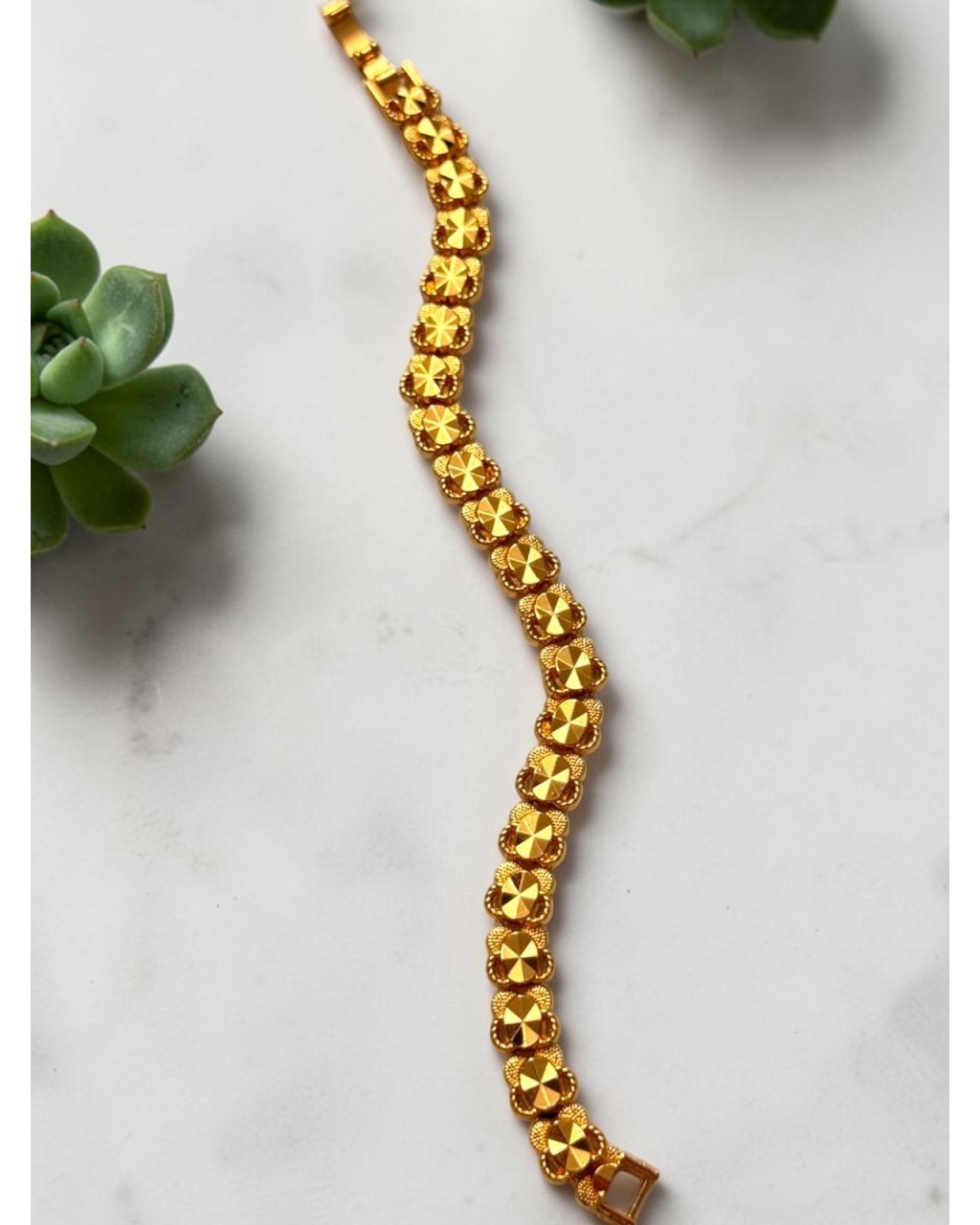 GOLD RENK FASETLİ VE DESENLİ PUL MODEL XUPING BİLEKLİK