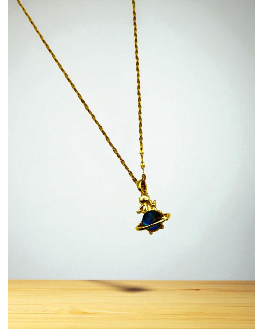 GOLD RENK KÜÇÜK PRENS VE TİLKİ DETAYLI GEZEGEN MODEL ÇELİK KOLYE