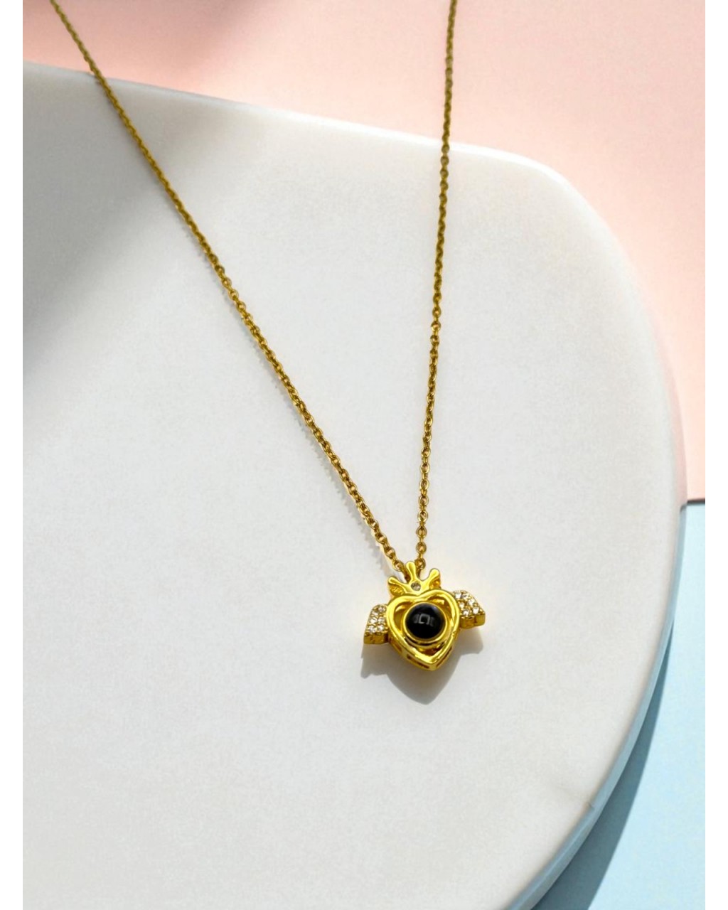 GOLD RENK 100 DİLDE SENİ SEVİYORUM KANATLI KALP MODEL ÇELİK KOLYE