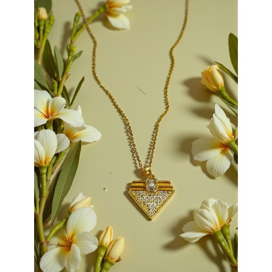 GOLD RENK TRİANGLE ÇELİK KOLYE
