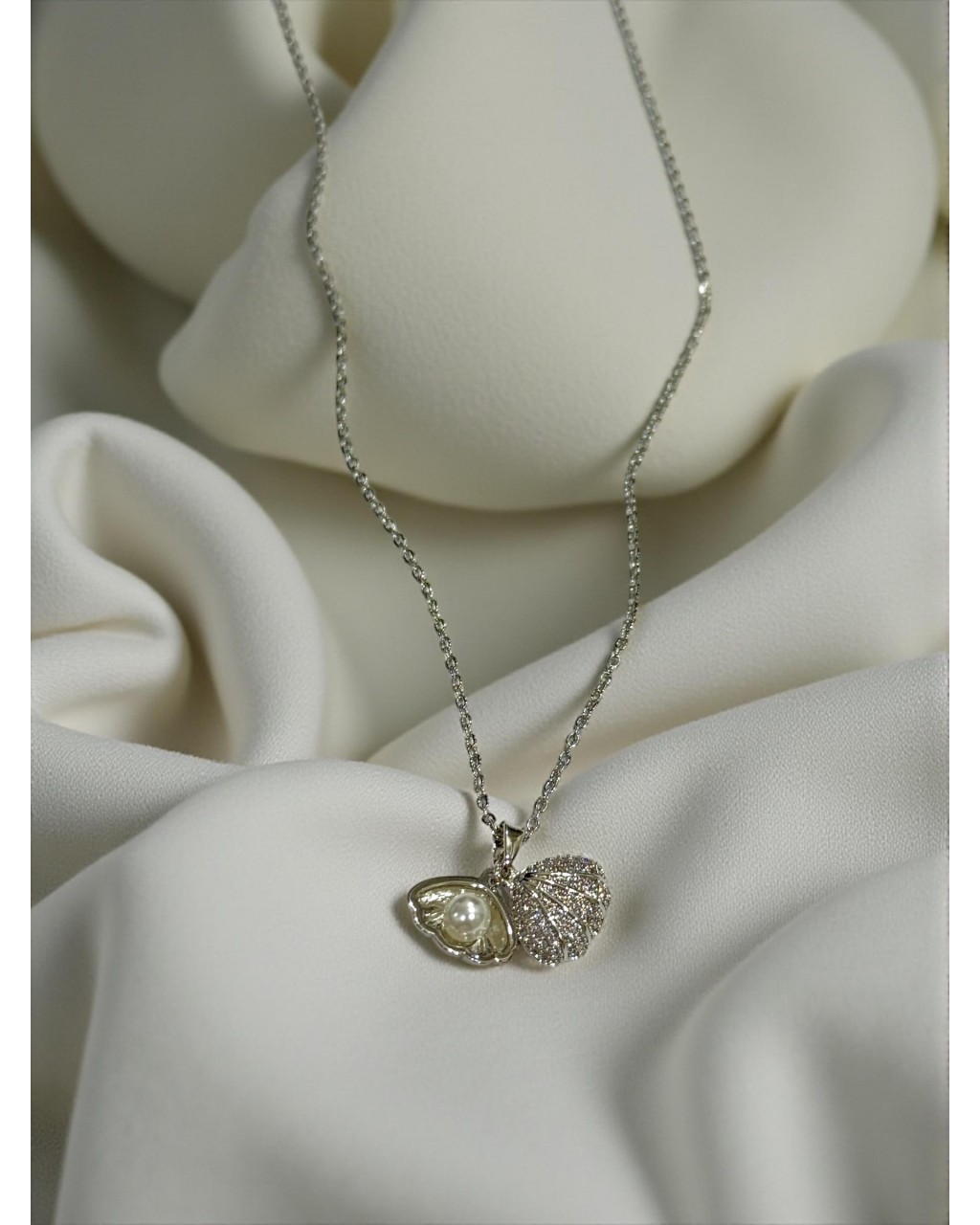 SİLVER RENK İNCİLİ İSTİRİDYE KABUK MODEL ÇELİK KOLYE