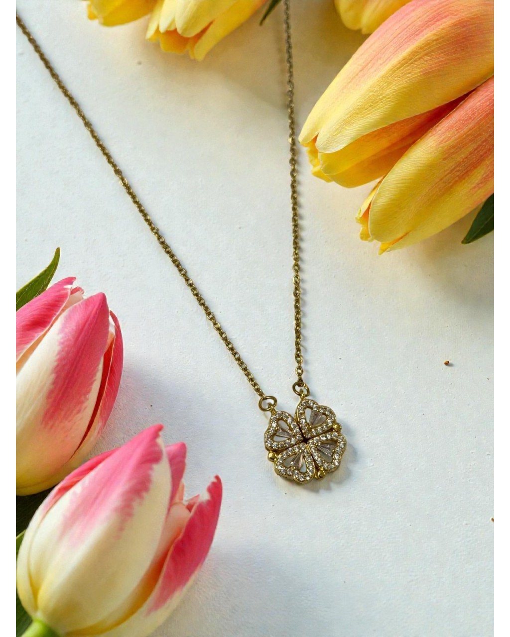 GOLD RENK MIKNATISLI AYRILABİLİR 4 KALPLİ YONCA ÇELİK KOLYE