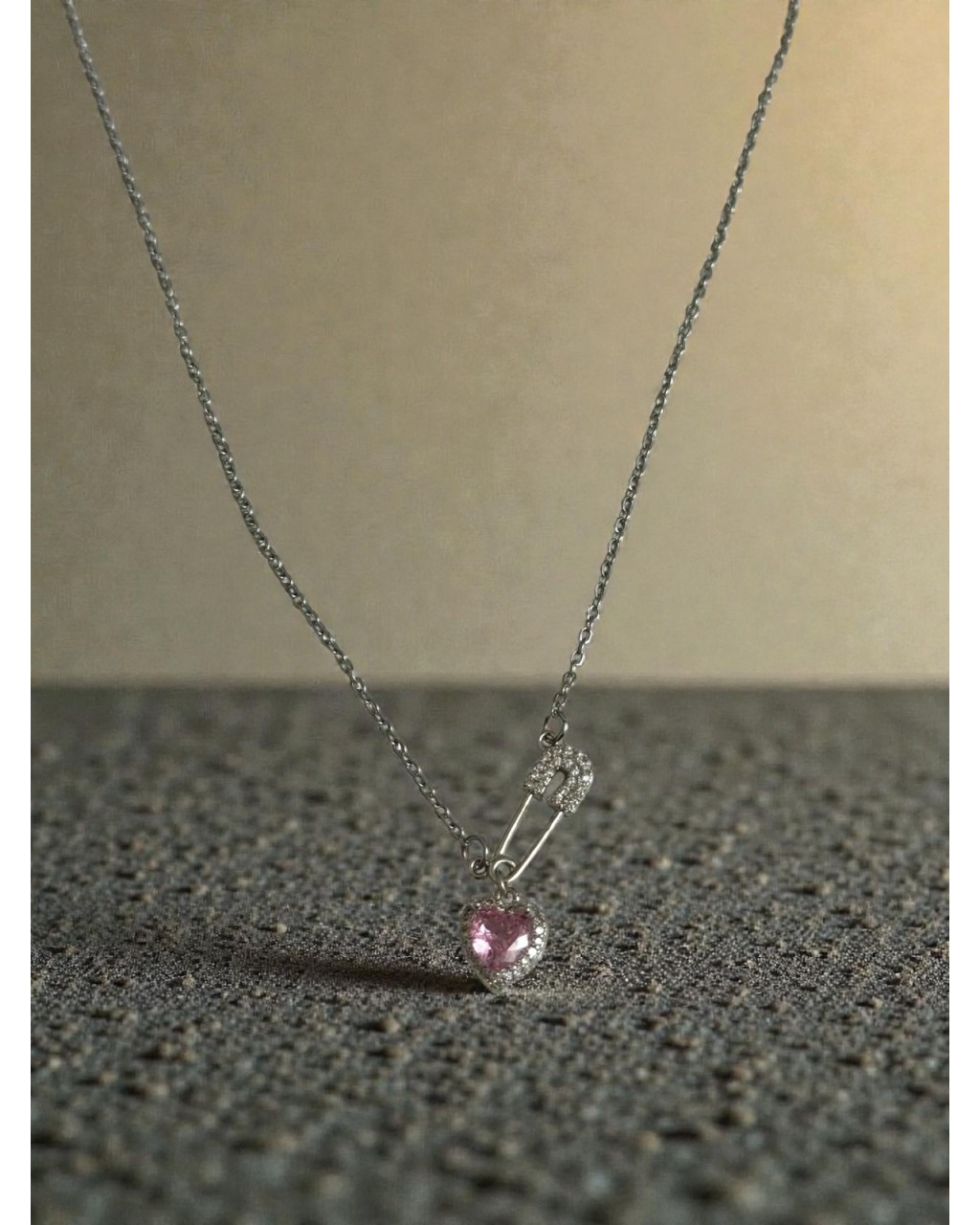 SİLVER RENK KALP VE ÇENGELLİ İĞNE MODEL ÇELİK KOLYE