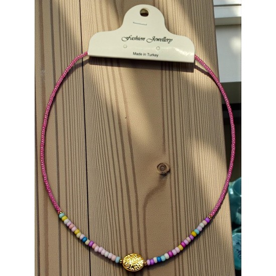 GOLD APARATLI RENKLİ VE PARLAK PEMBE RENK ÇELİK TELLİ KUM KOLYE