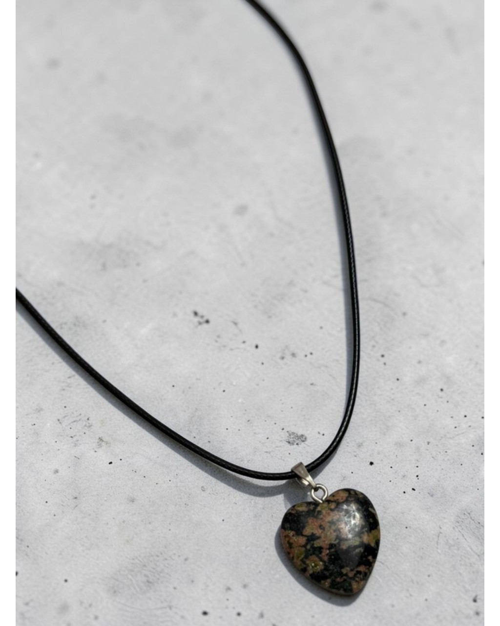 UNAKİT DOĞALTAŞ KALP MODEL DERİ KOLYE