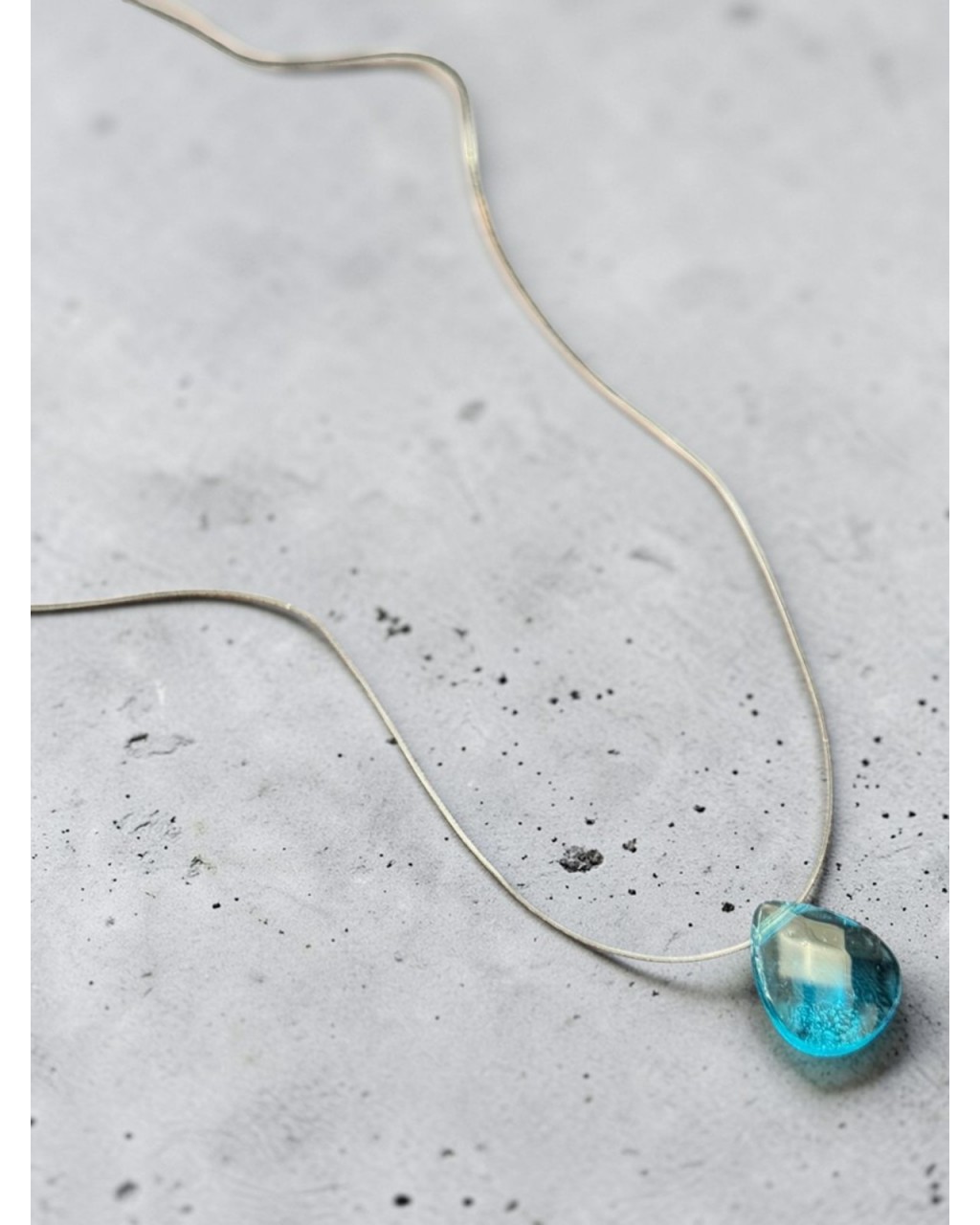 DAMLA MODEL  MİSİNE HAYALET KOLYE