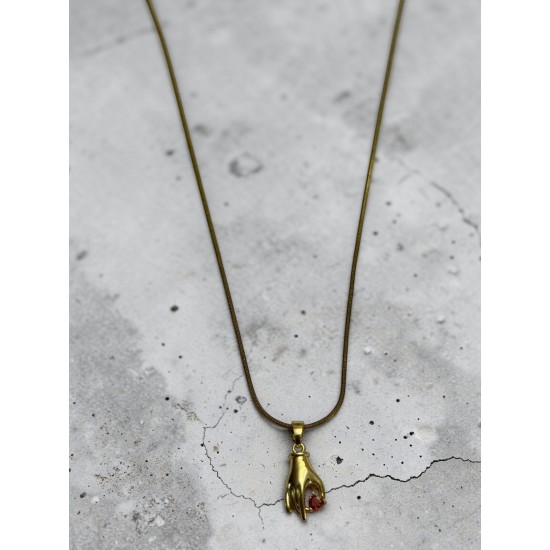 ELDE KIRMIZI KALP MODEL GOLD RENK ÇELİK KOLYE