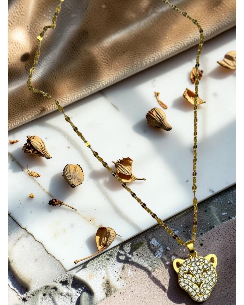GOLD RENK ZİRKON TAŞLI KAPLAN MODEL KOLYE