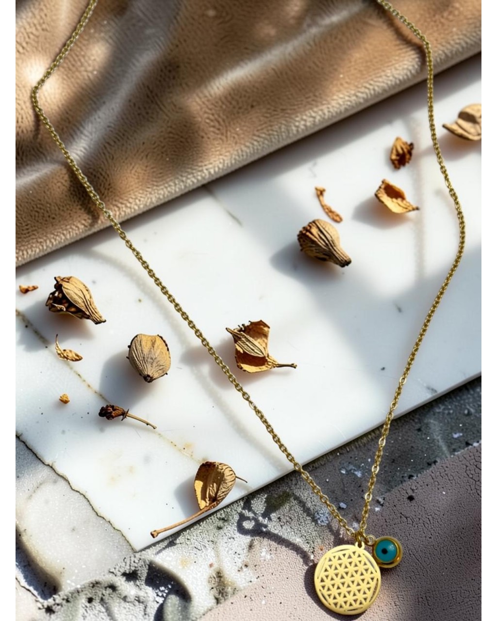 GOLD RENK NAZARLI YAŞAM ÇİÇEĞİ MODEL KOLYE