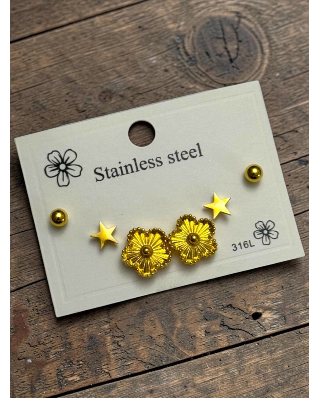 ÇİÇEKLİ MODEL SARI RENK YILDIZLI ÇELİK ÇOKLU KÜPE