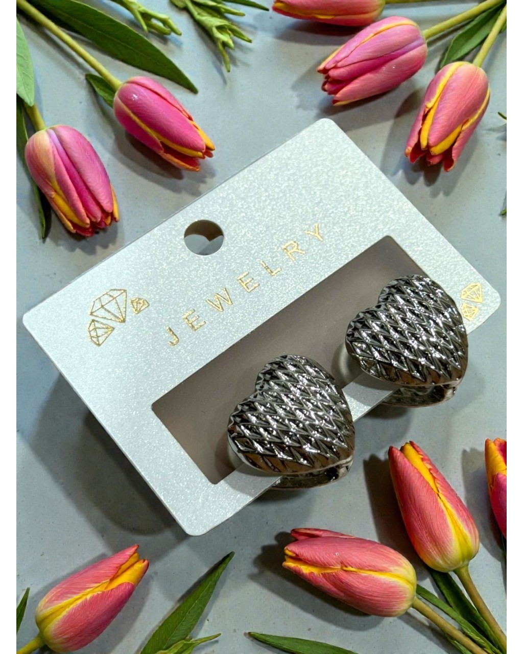 SİLVER RENK KALP MODEL DOKULU KÜPE