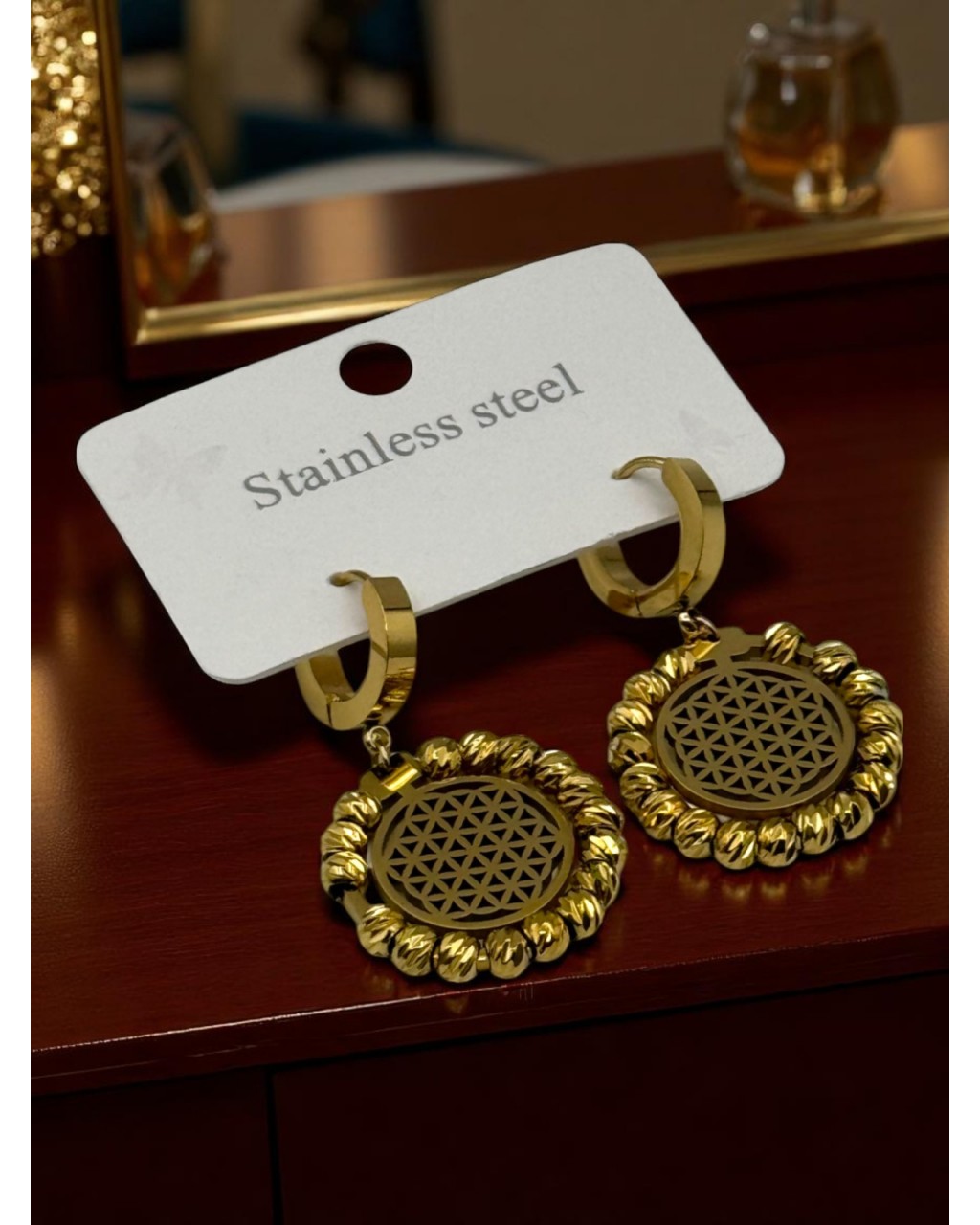 GOLD RENK DORİKA BONCUK VE YAŞAM ÇİÇEĞİ MODEL ÇELİK KÜPE