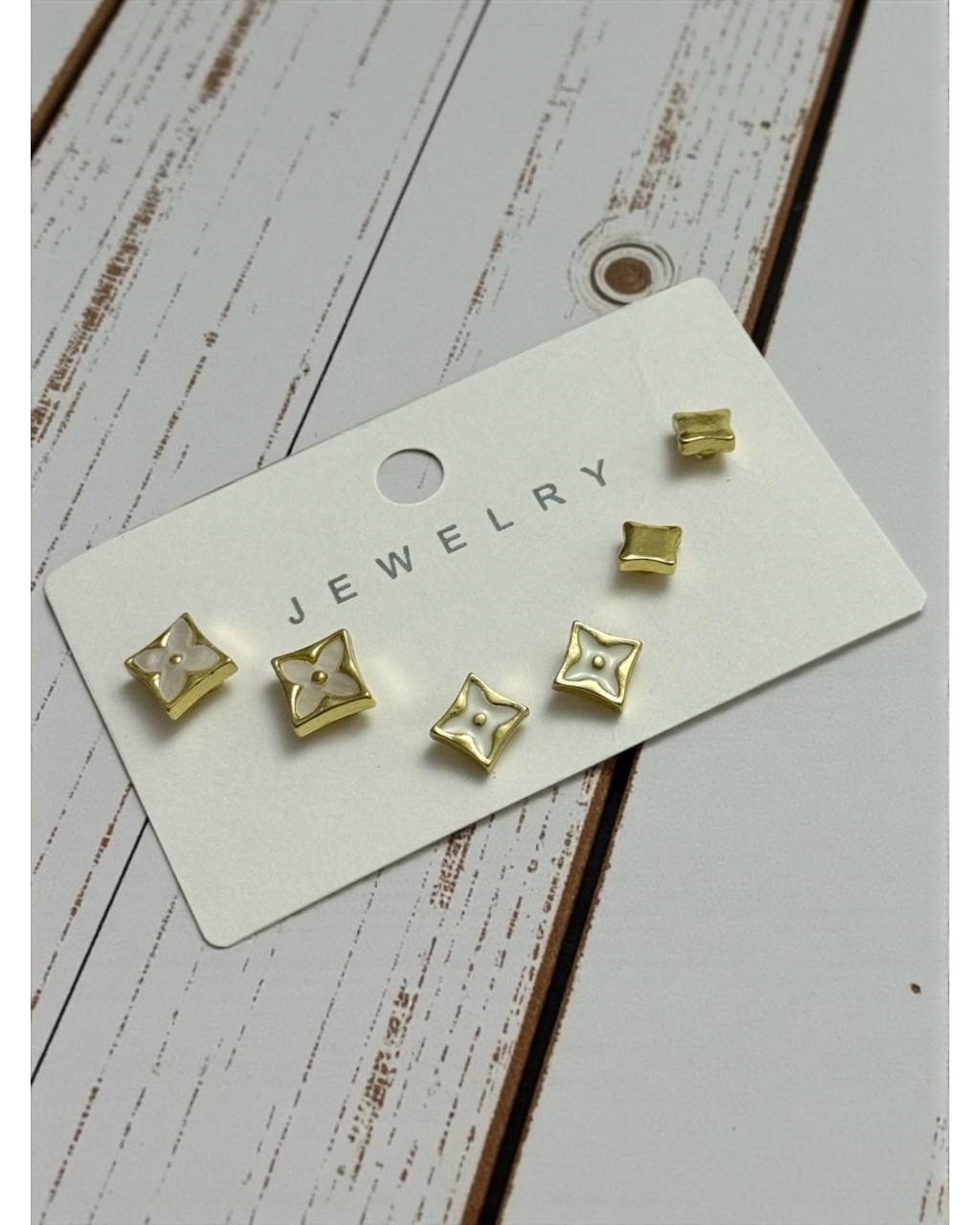 GOLD RENK KARIŞIK MODELLİ KARO 3 ÇİFT ÇELİK KÜPE