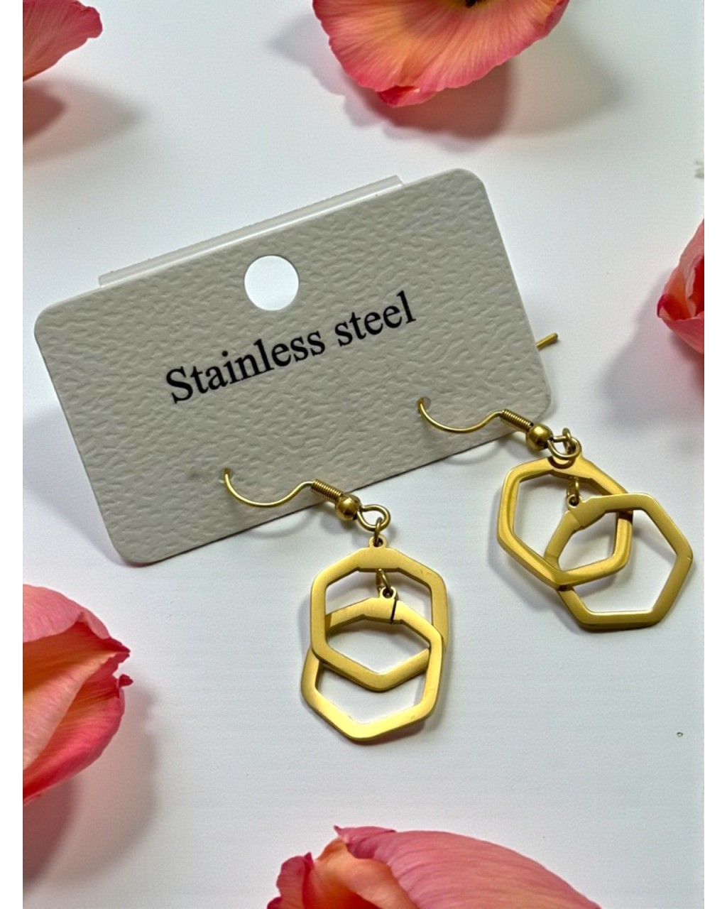 İÇİÇE GEÇMELİ ALTIGEN SALLANTILI GOLD ÇELİK KÜPE