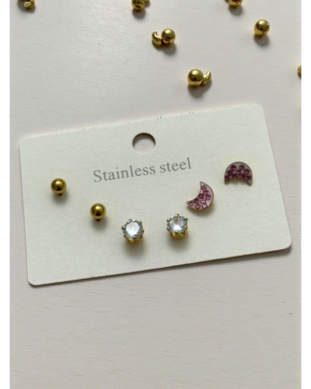 GOLD RENK KARIŞIK MODELLİ 3 ÇİFT ÇELİK KÜPE2