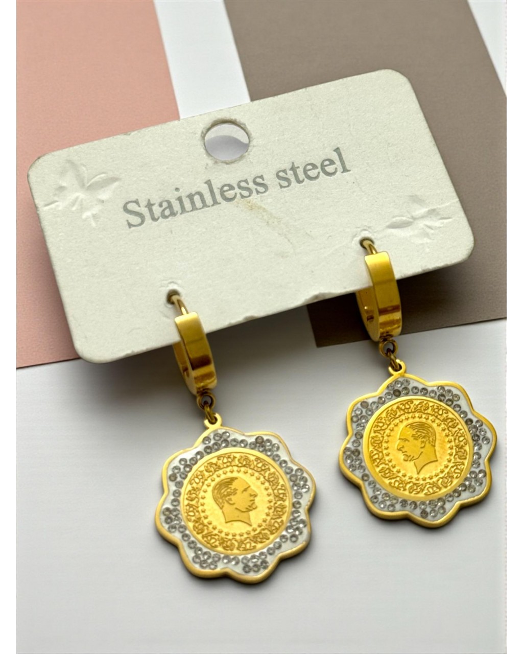 GOLD RENK TAŞLI ÇİÇEK MODEL LİRA ÇELİK KÜPE