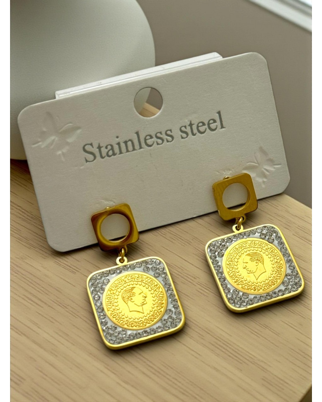 GOLD RENK TAŞLI KARE LİRA ÇELİK KÜPE