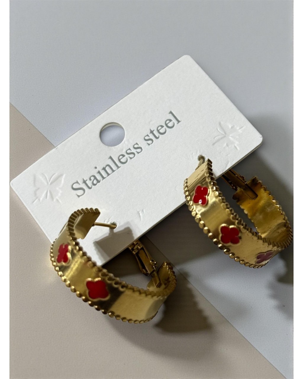 KIRMIZI YONCALI MODEL GOLD ÇELİK KÜPE