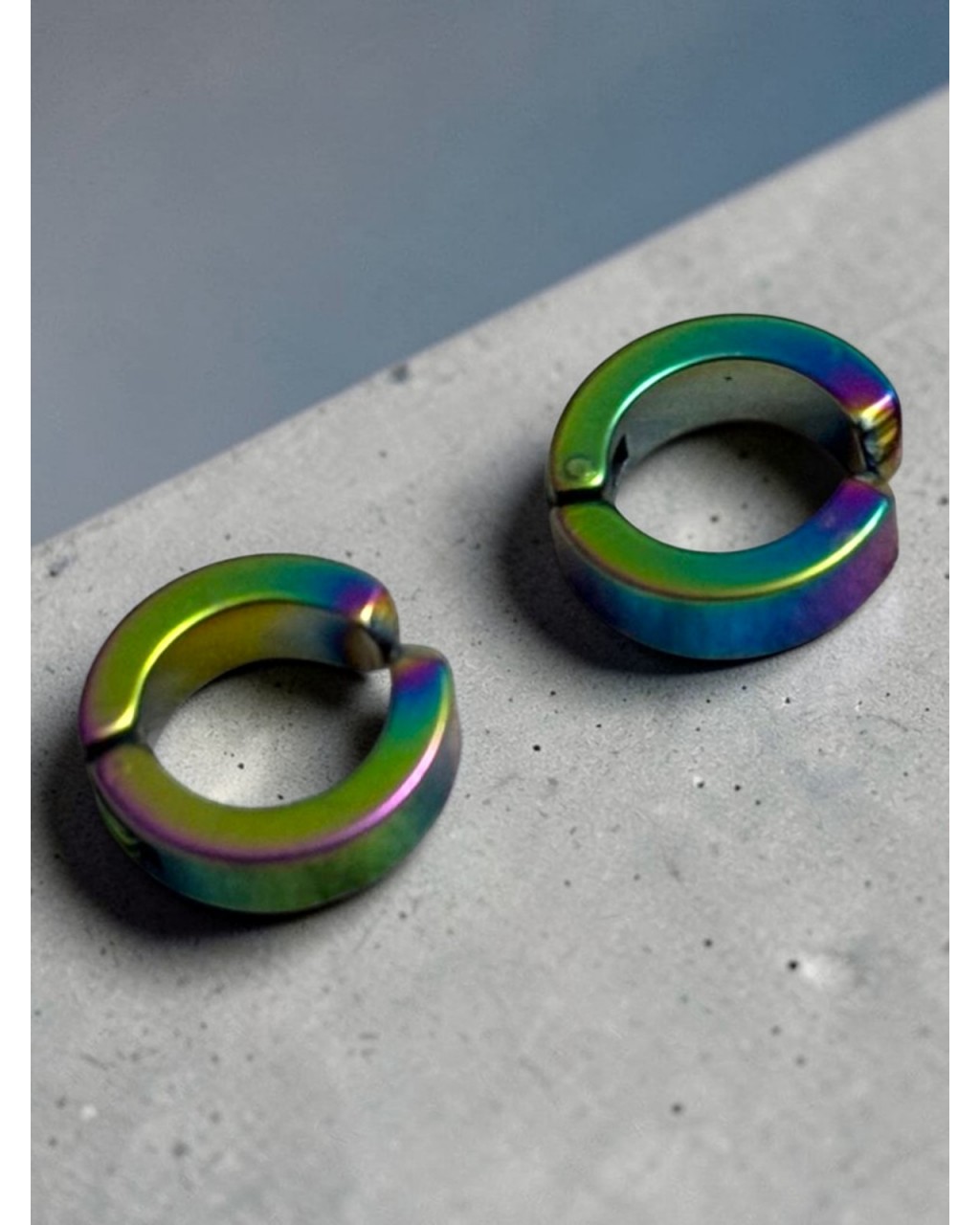 RENKLİ GEÇİŞLİ RENK SIKIŞTIRMA KISKAÇLI KADIN/ERKEK MODEL DELİKSİZ KÜPE