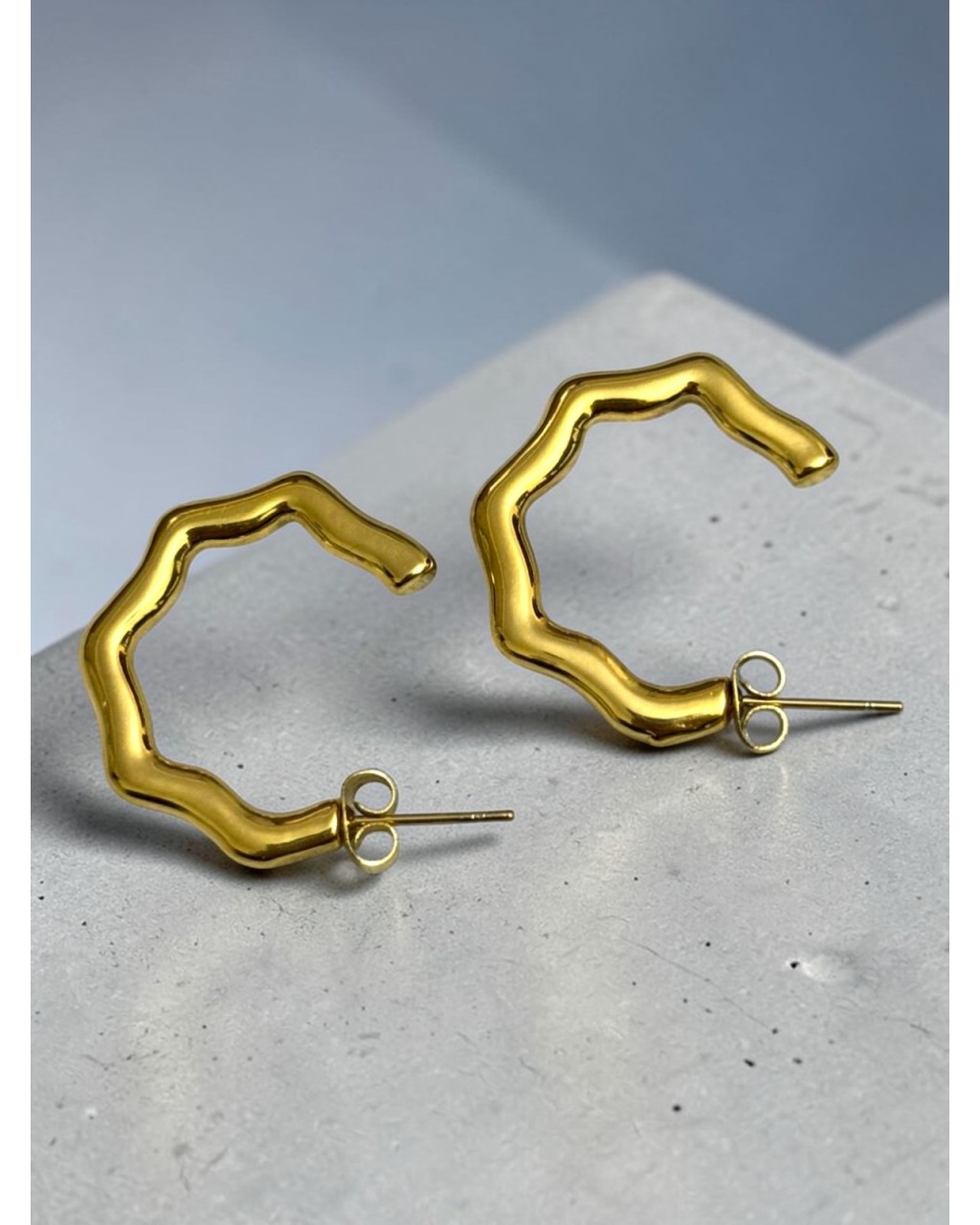 GOLD RENK YARIM KENARLI KÜPE