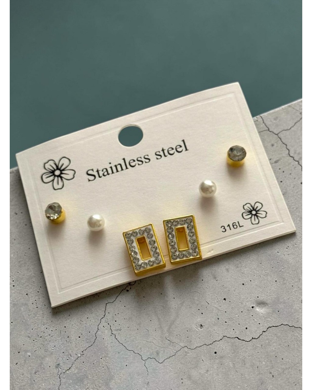 GOLD RENK TAŞLI DİKDÖRTGEN MODEL ÜÇLÜ ÇELİK KÜPE