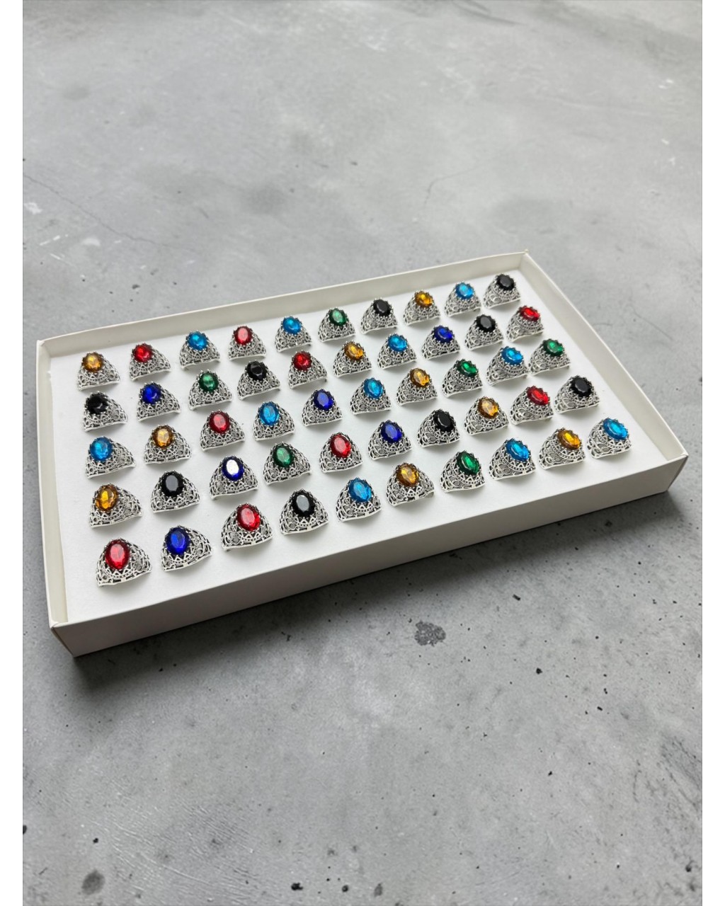 50 ADET RENKLİ KRİSTAL KESİM TAŞLI ERKEK YÜZÜK